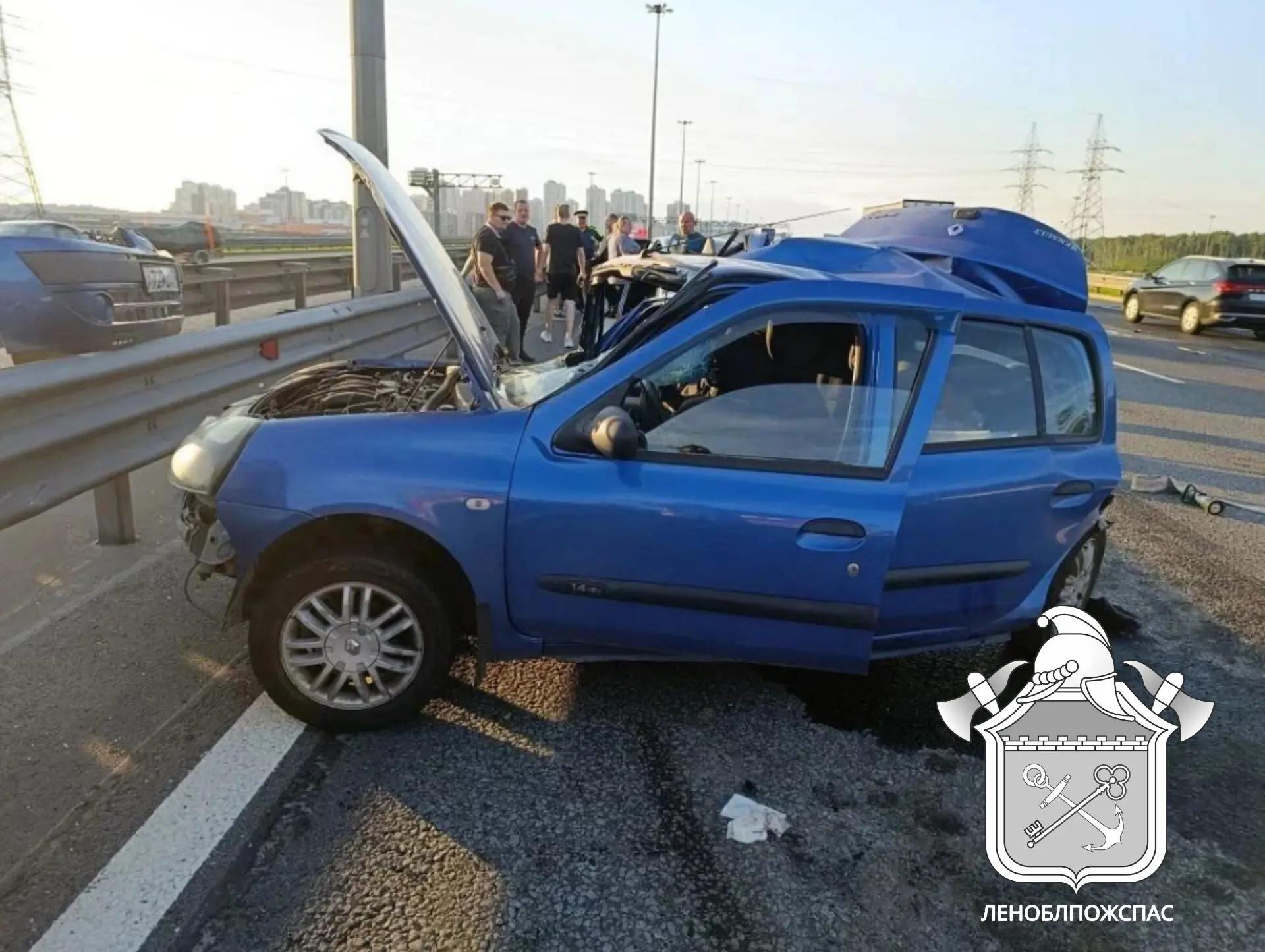 На КАД водитель погиб после цепной аварии с четырьмя автомобилями
