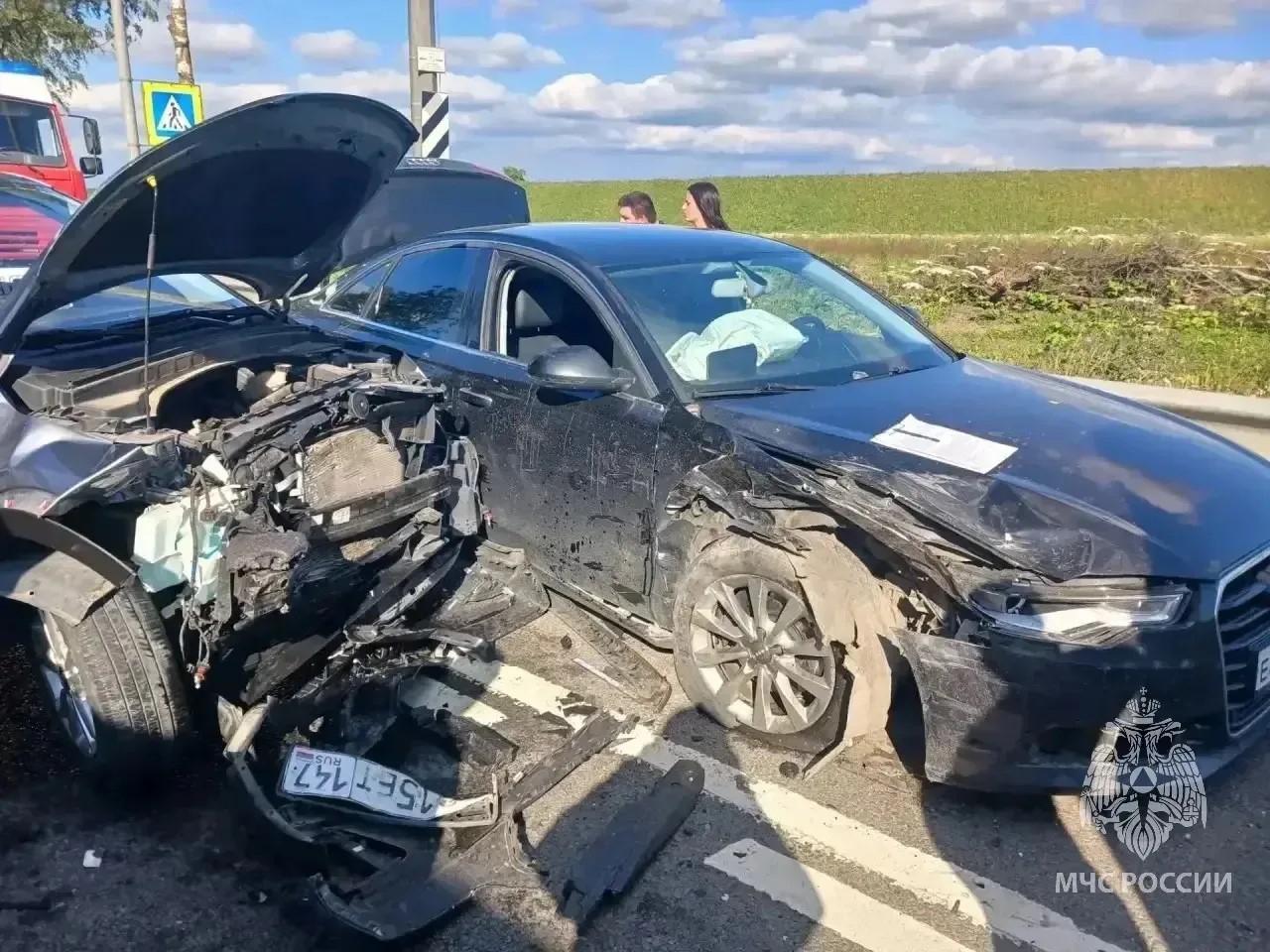 Под Гатчиной столкнулись Hyundai Creta и Audi A6