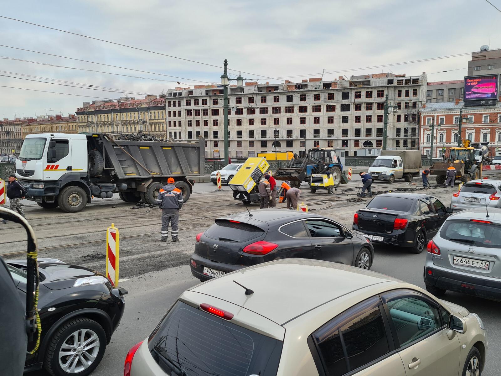 На Литейном мосту начался второй этап ремонта