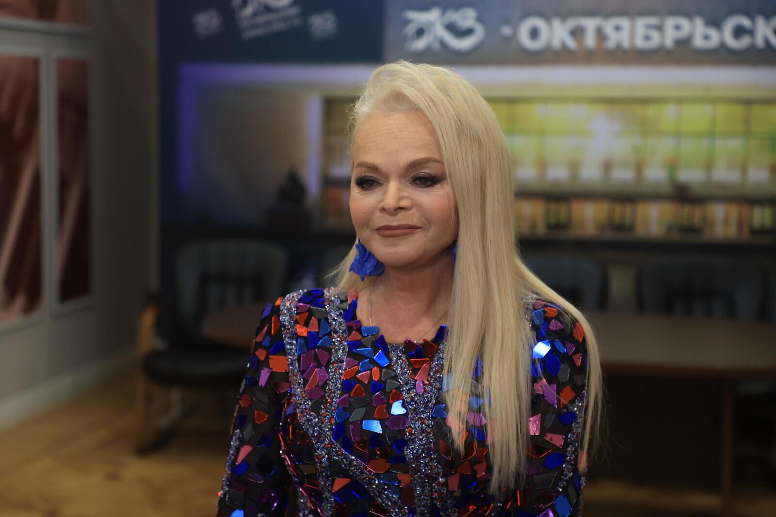 Долина заявила, что использование ИИ для написания песен недопустимо