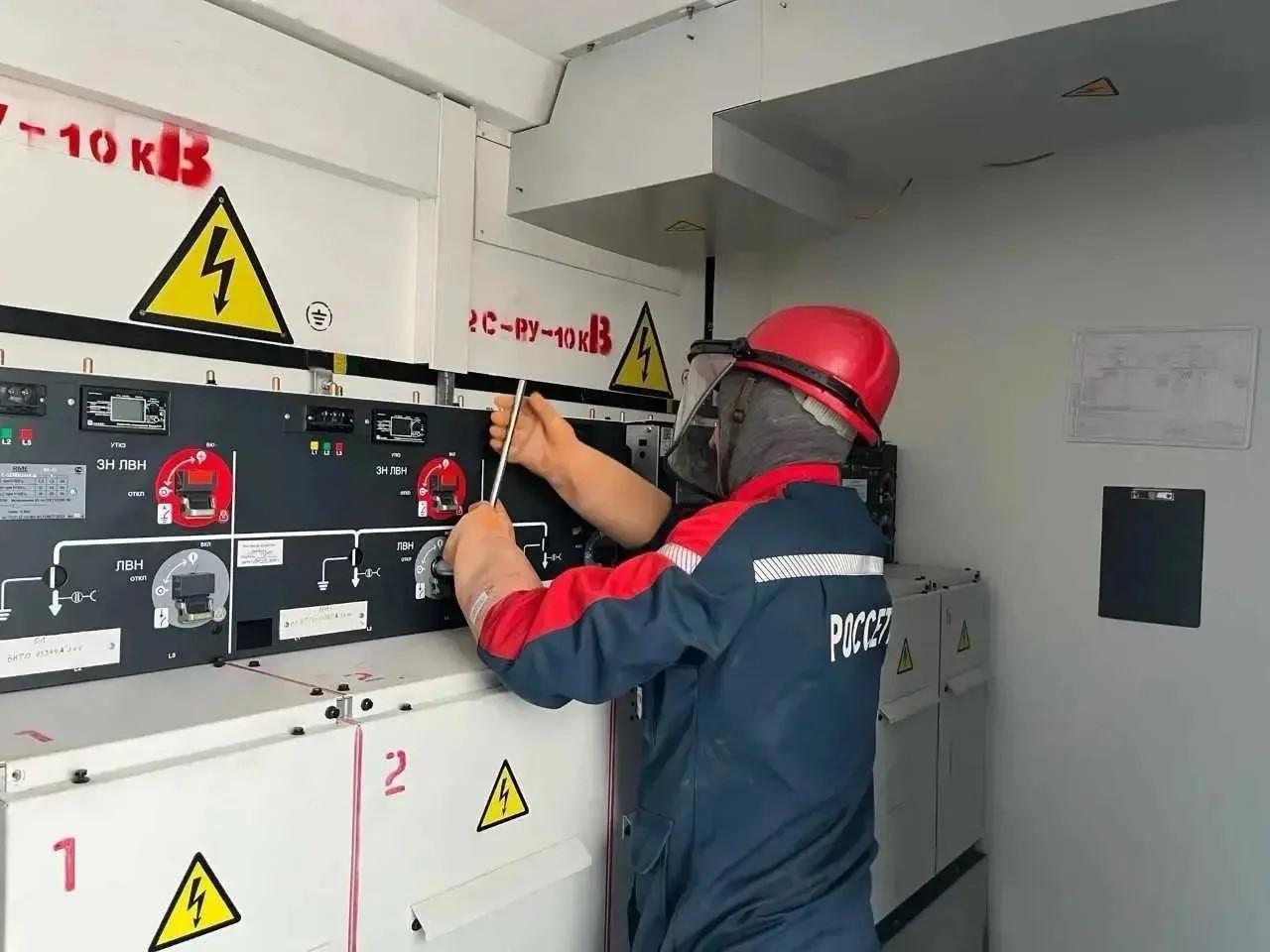 «Россети Ленэнерго» выполнили порядка 1,6 тысяч работ под напряжением в Петербурге и Ленобласти