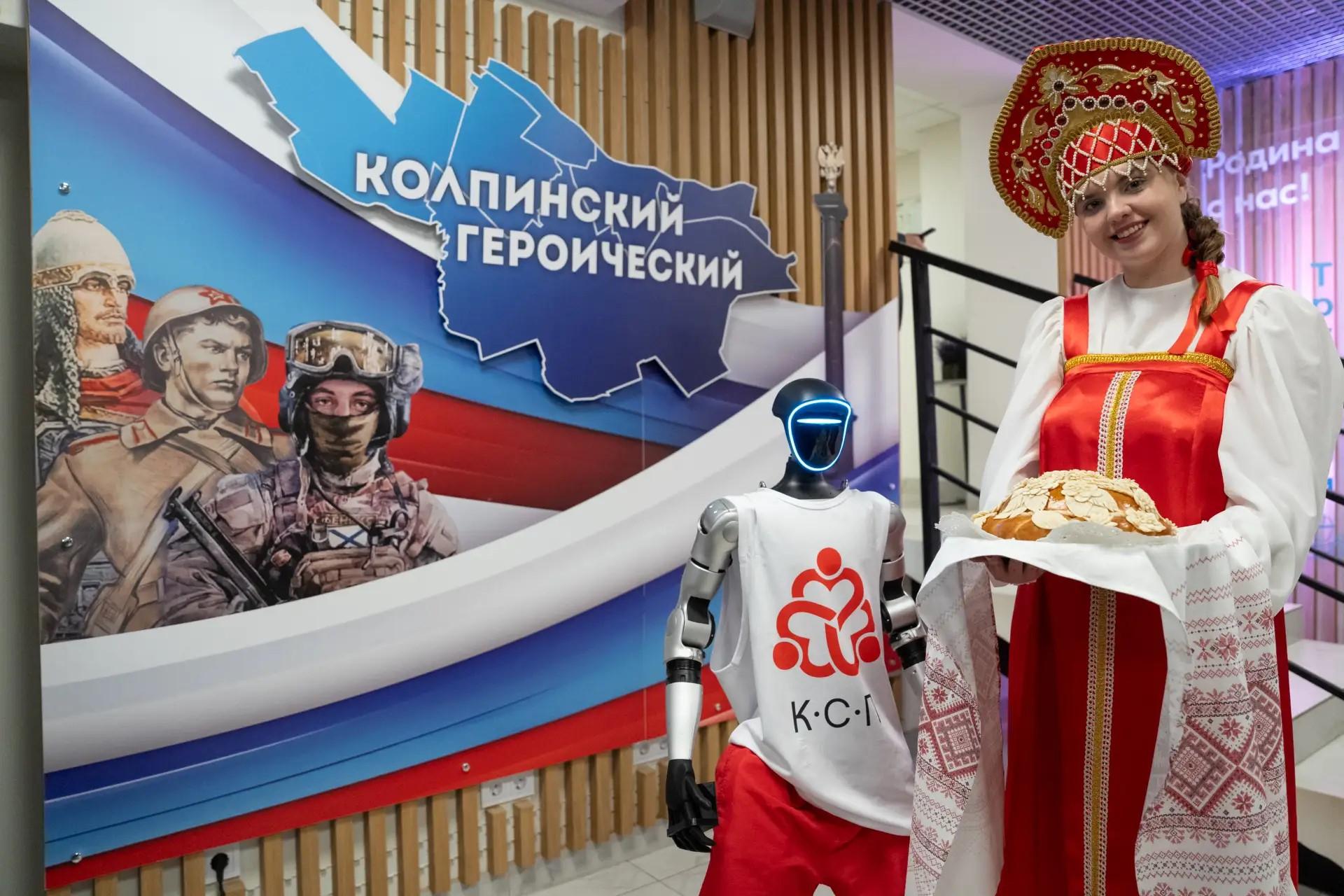 Александр Бельский посетил выставку достижений Колпинского района Петербурга