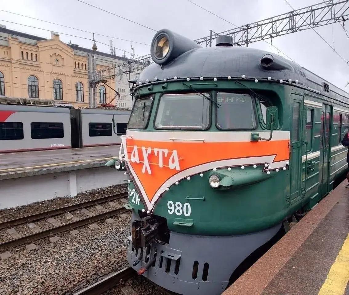 Петербуржцы могут отправиться на фестиваль в Гатчину на ретропоезде