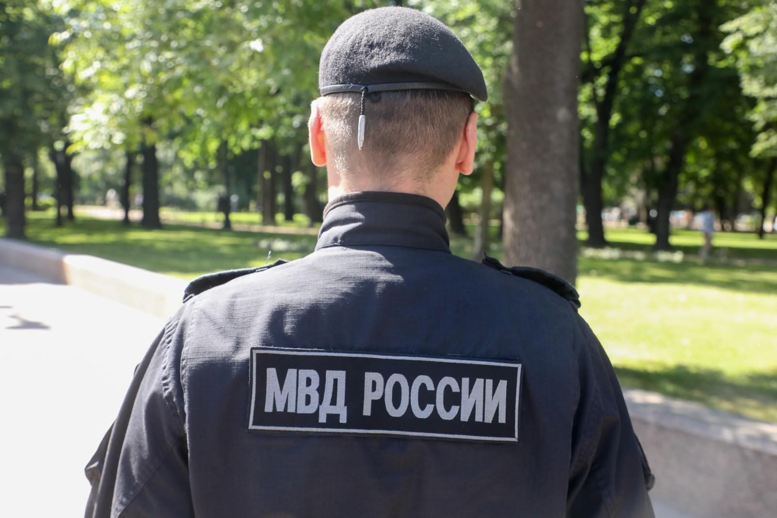 Полиция проверила больше сотни мигрантов в Калининском и Выборгском районах Петербурга