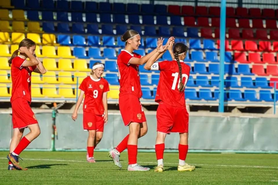Петербургские футболистки выиграли Турнир развития УЕФА
