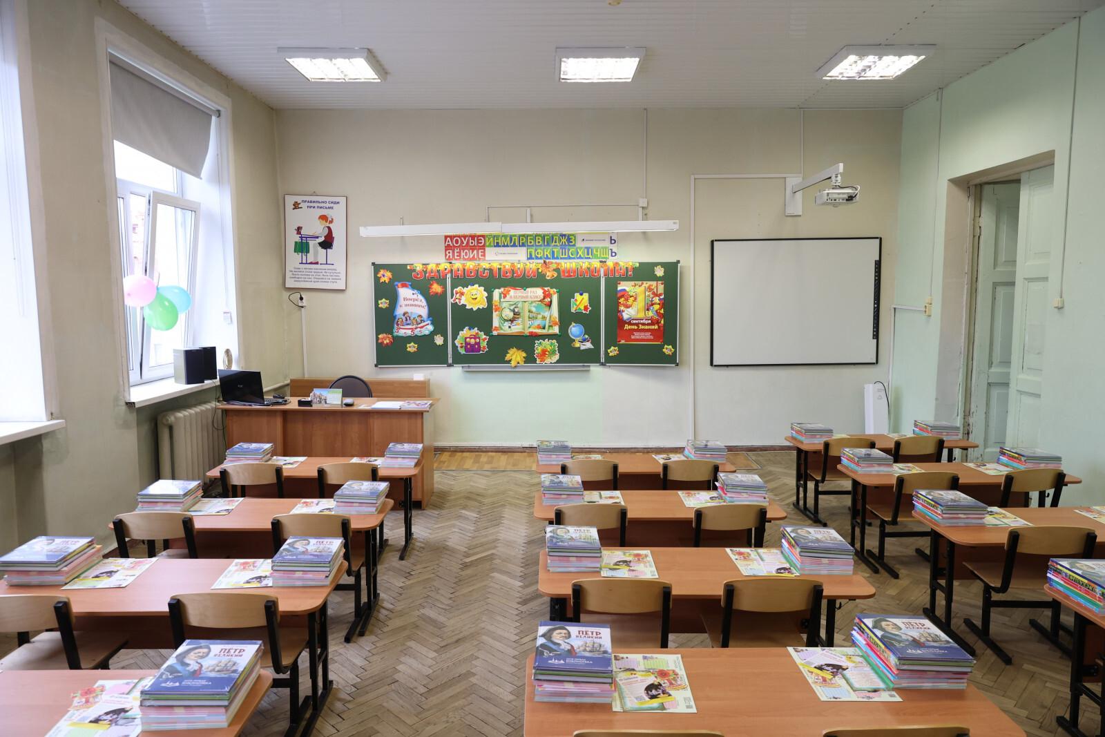 Стало известно, в какую сумму обойдется школьная корзина в Петербурге