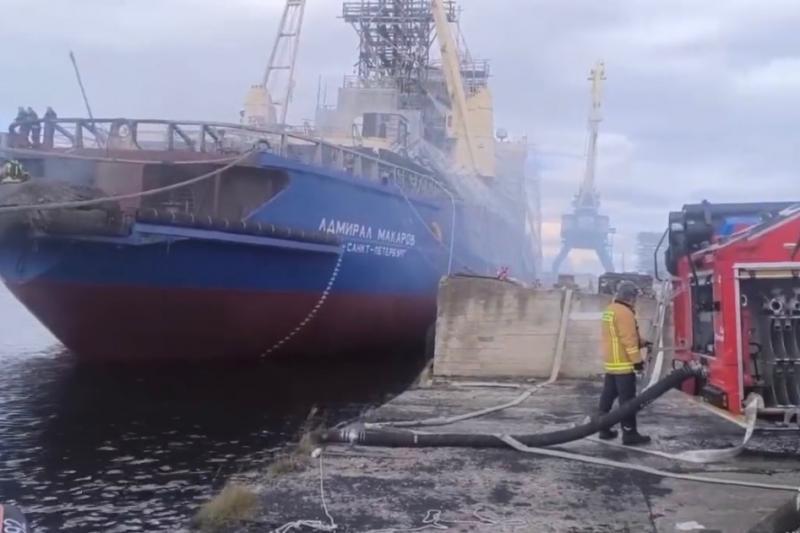 Ликвидировали открытое горение в трюме ремонтируемого корабля в Кронштадтском районе