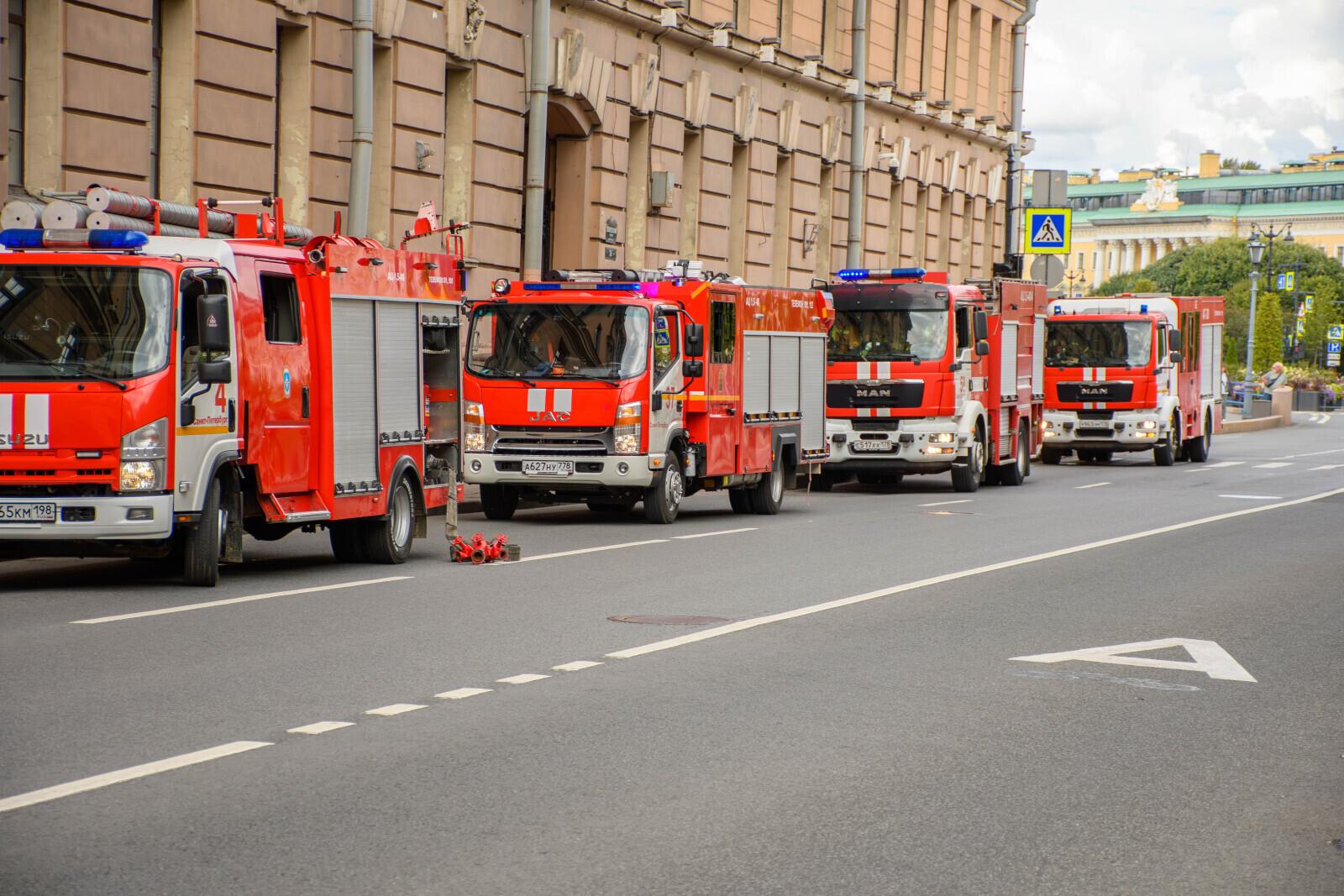 Пожар в доходном доме Антонова на Литейном проспекте тушат по повышенному номеру сложности