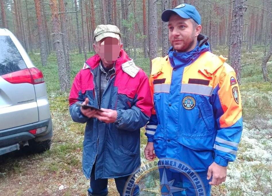 В Лодейнопольском районе спасатели вывели из леса заблудившегося мужчину