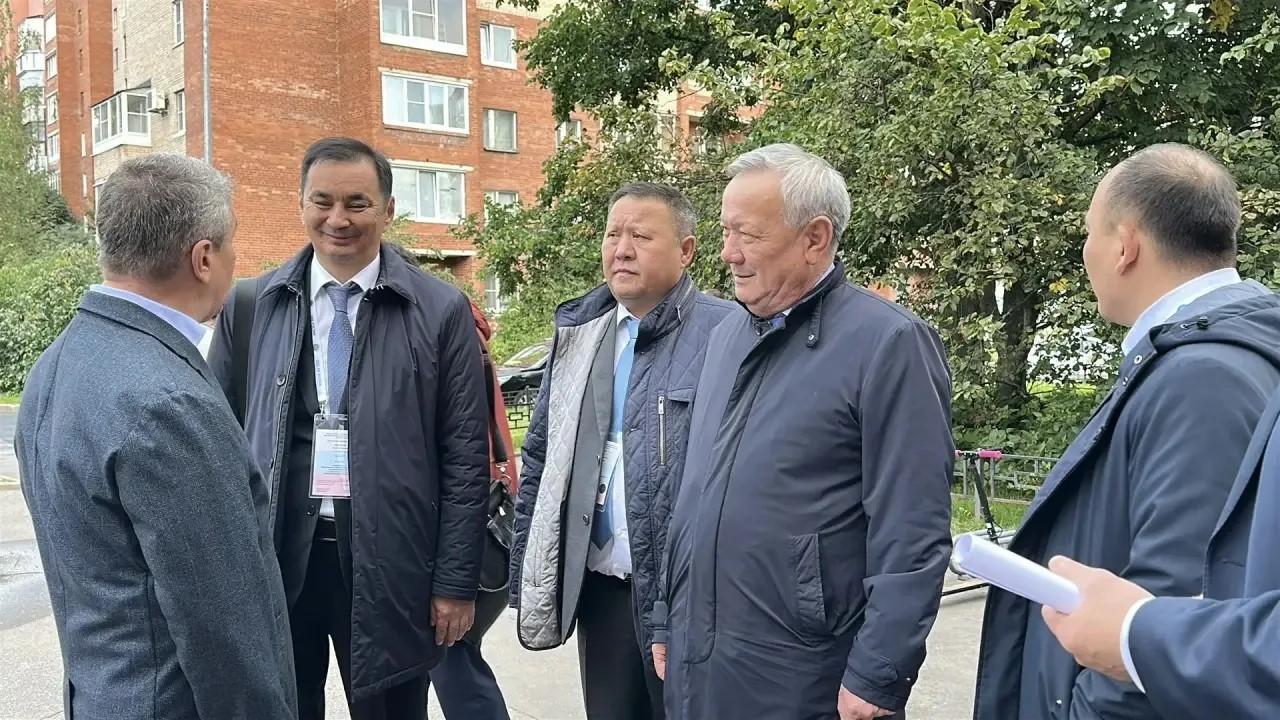 Делегация из Казахстана прибыла в Кронштадт для наблюдения за выборами