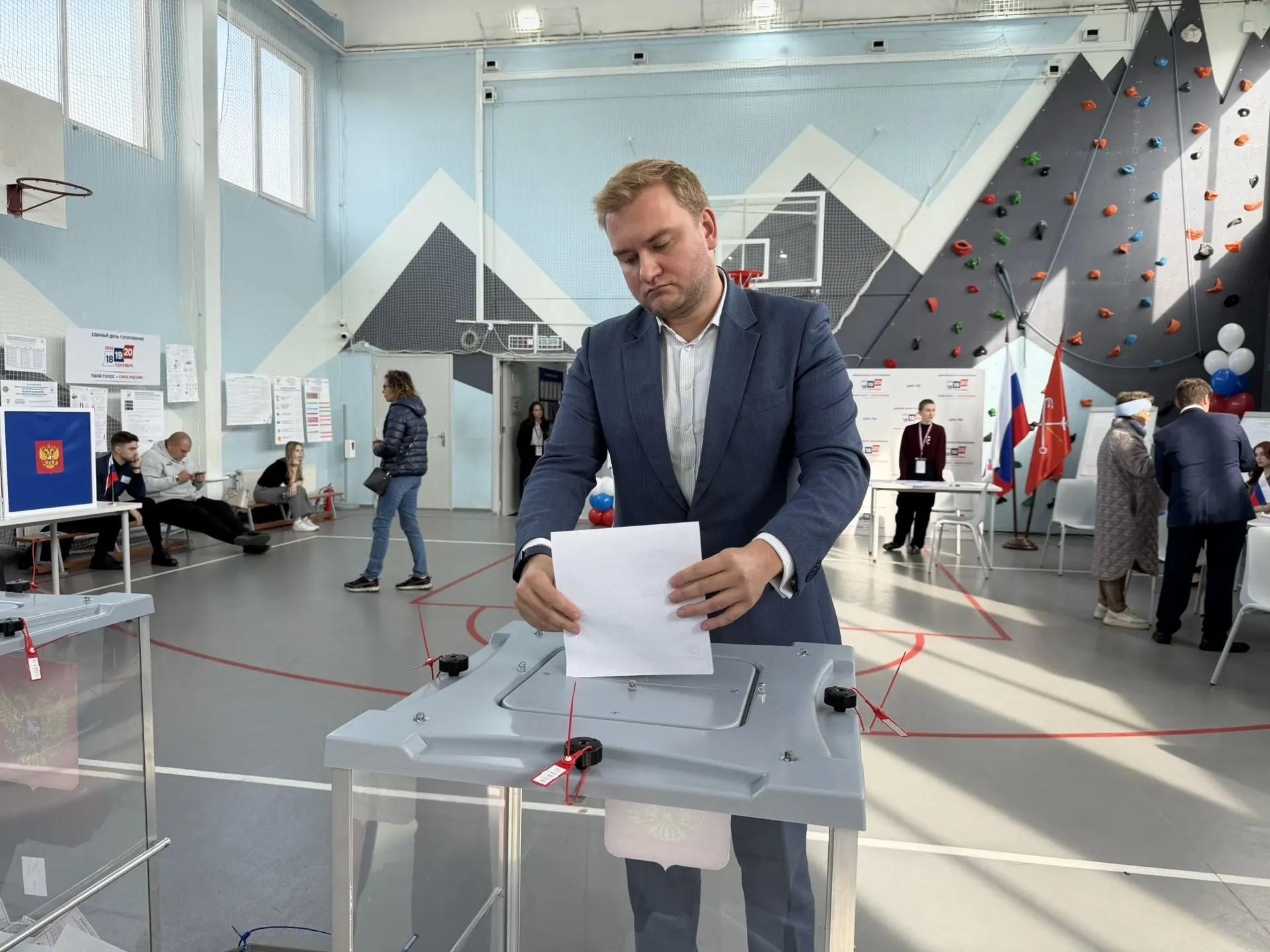 Сергей Кропачев проголосовал на выборах в Петербурге