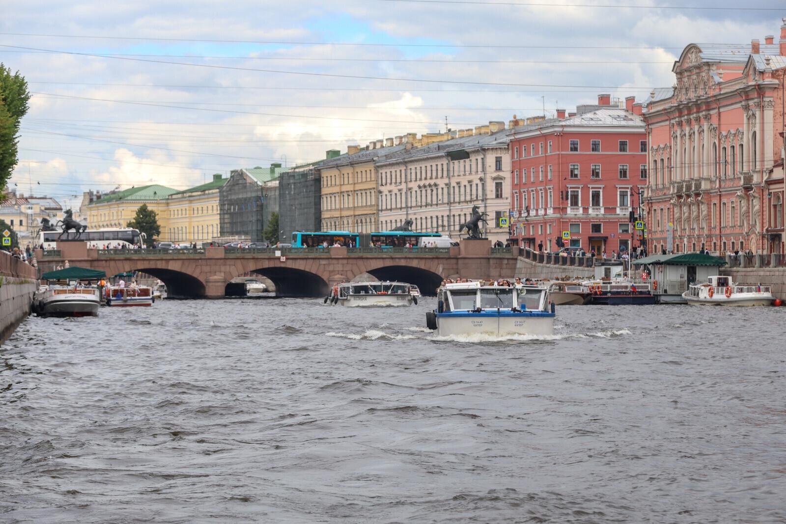 МЧС предупреждает петербуржцев о сильном ветре 19 сентября