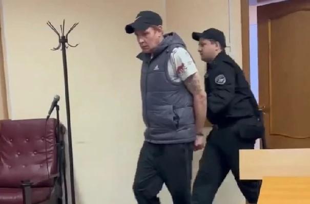 Петербуржец, зарегистрировавший почти 50 мигрантов в одной квартире, получил 2 года колонии