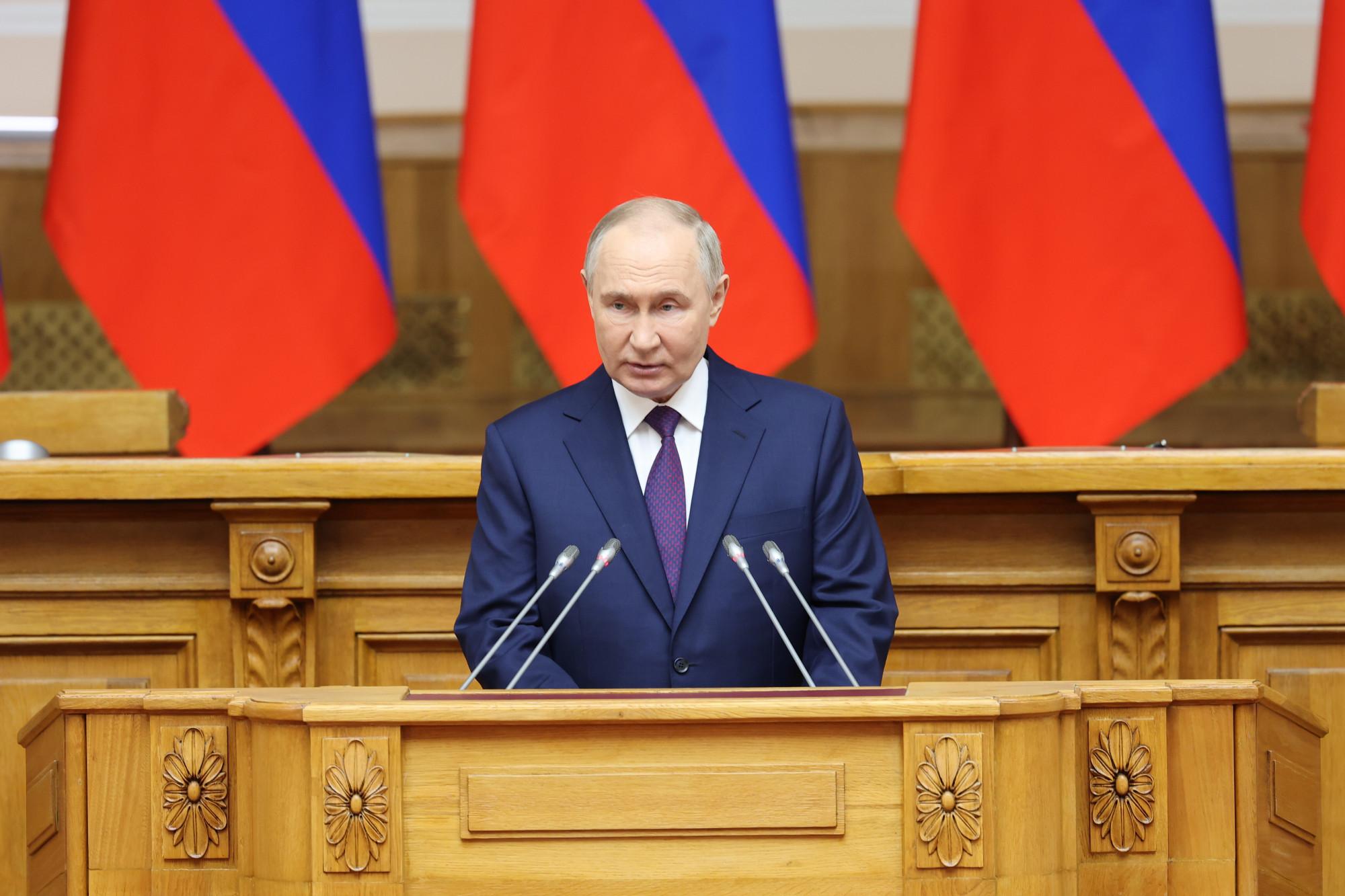 Путин: культура способна наводить мосты сквозь противоречия