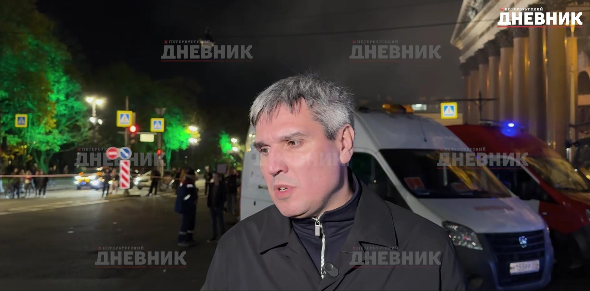 Глава администрации Адмиралтейского района Дмитрий Вакушин расскзал о горящем здании в центре Петербурга