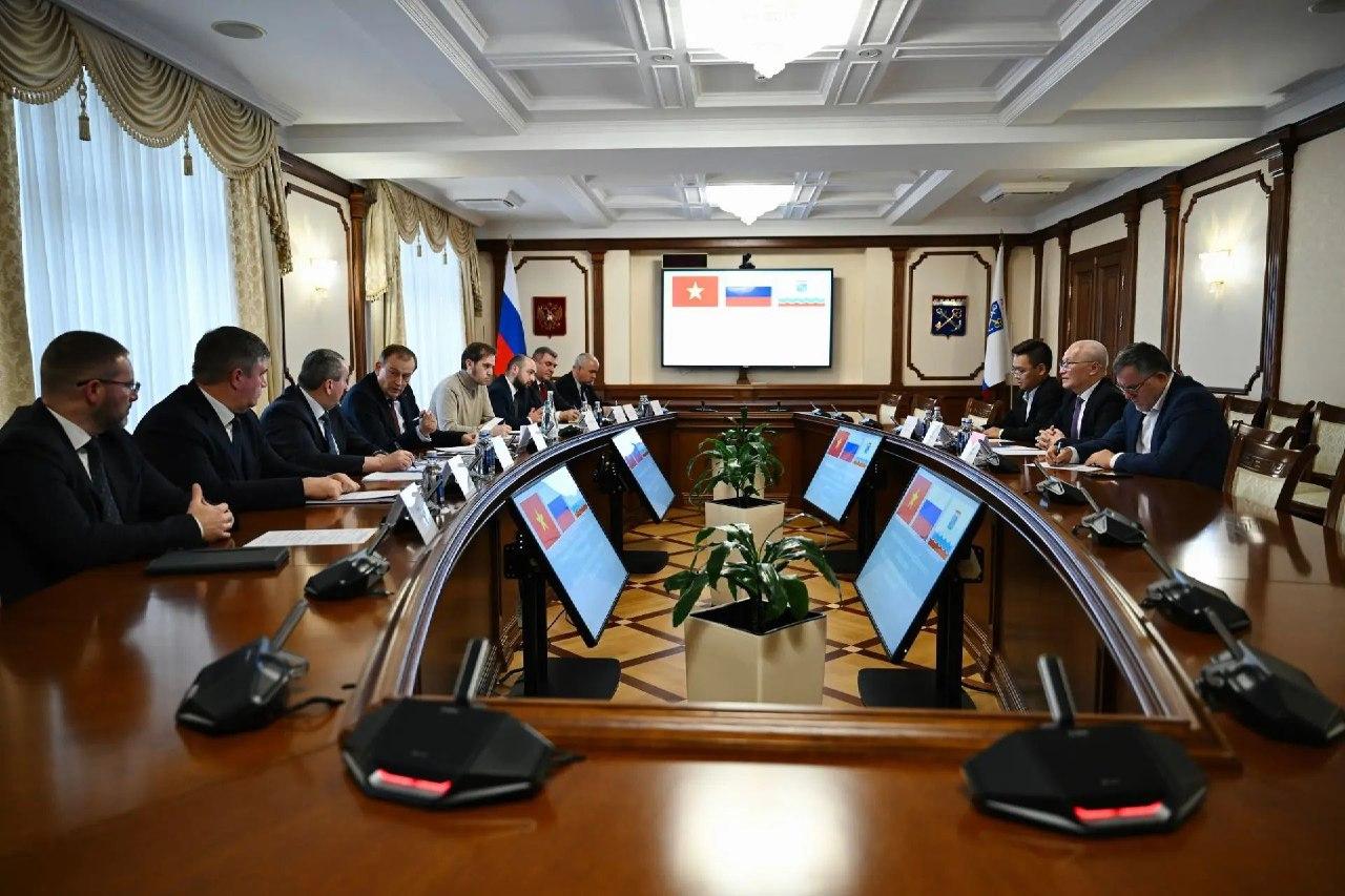 Дрозденко обсудил с главой вьетнамской TH Group развитие молочного животноводства в Ленобласти