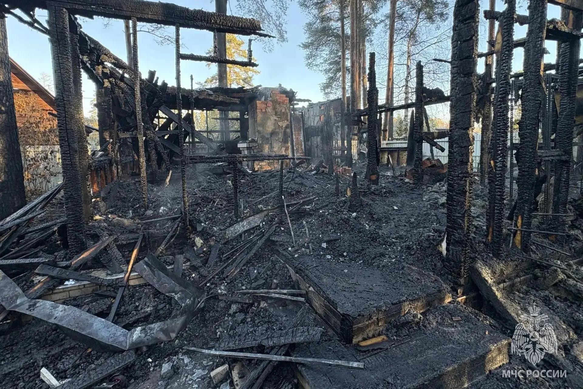 В Приозерском районе воспламенился частный дом с мансардой