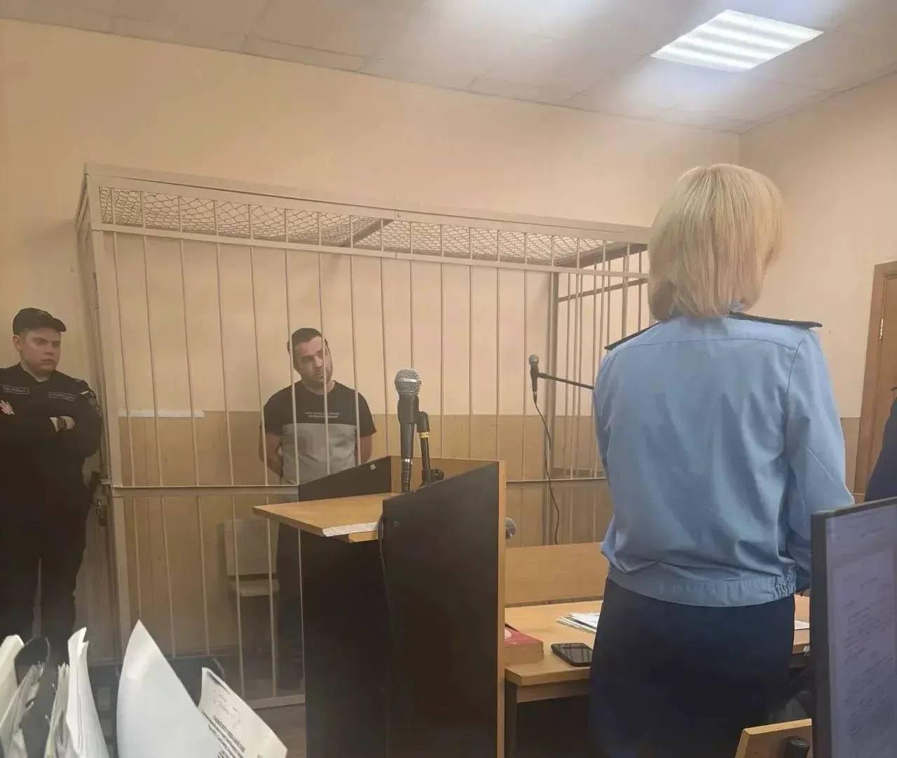 В Петербурге мужчина, который устроил дебош после ДТП и ударил полицейского, получил 4 года колонии
