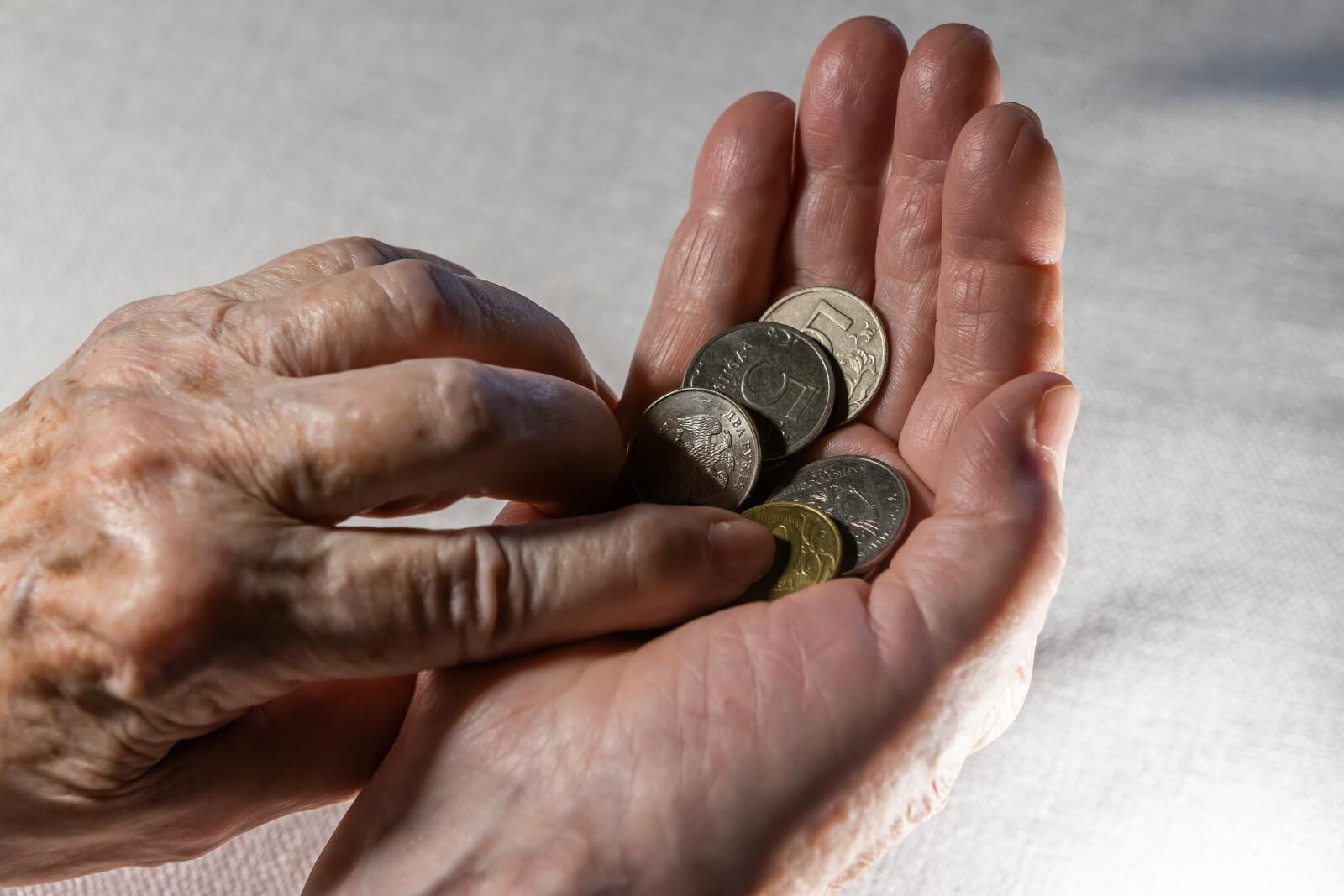 Мошенники похитили у 81-летней россиянки 19,5 миллиона рублей