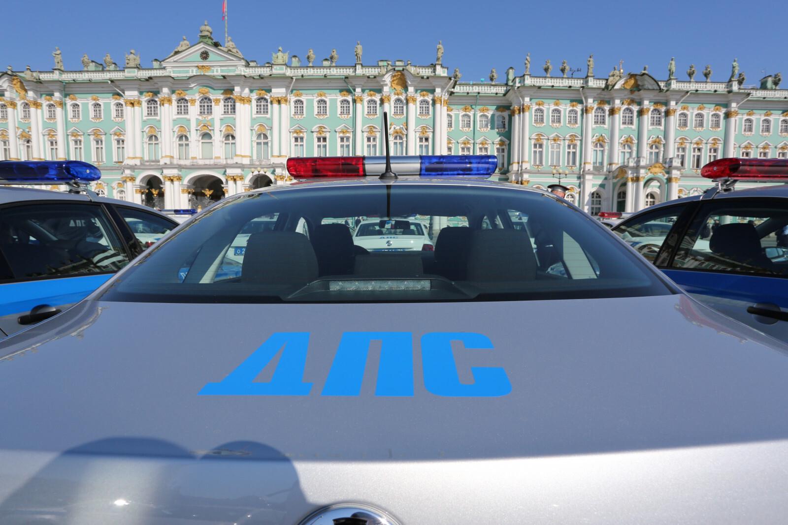 В Красносельском районе Петербурга подросток на мопеде столкнулся с автомобилем Mercedes