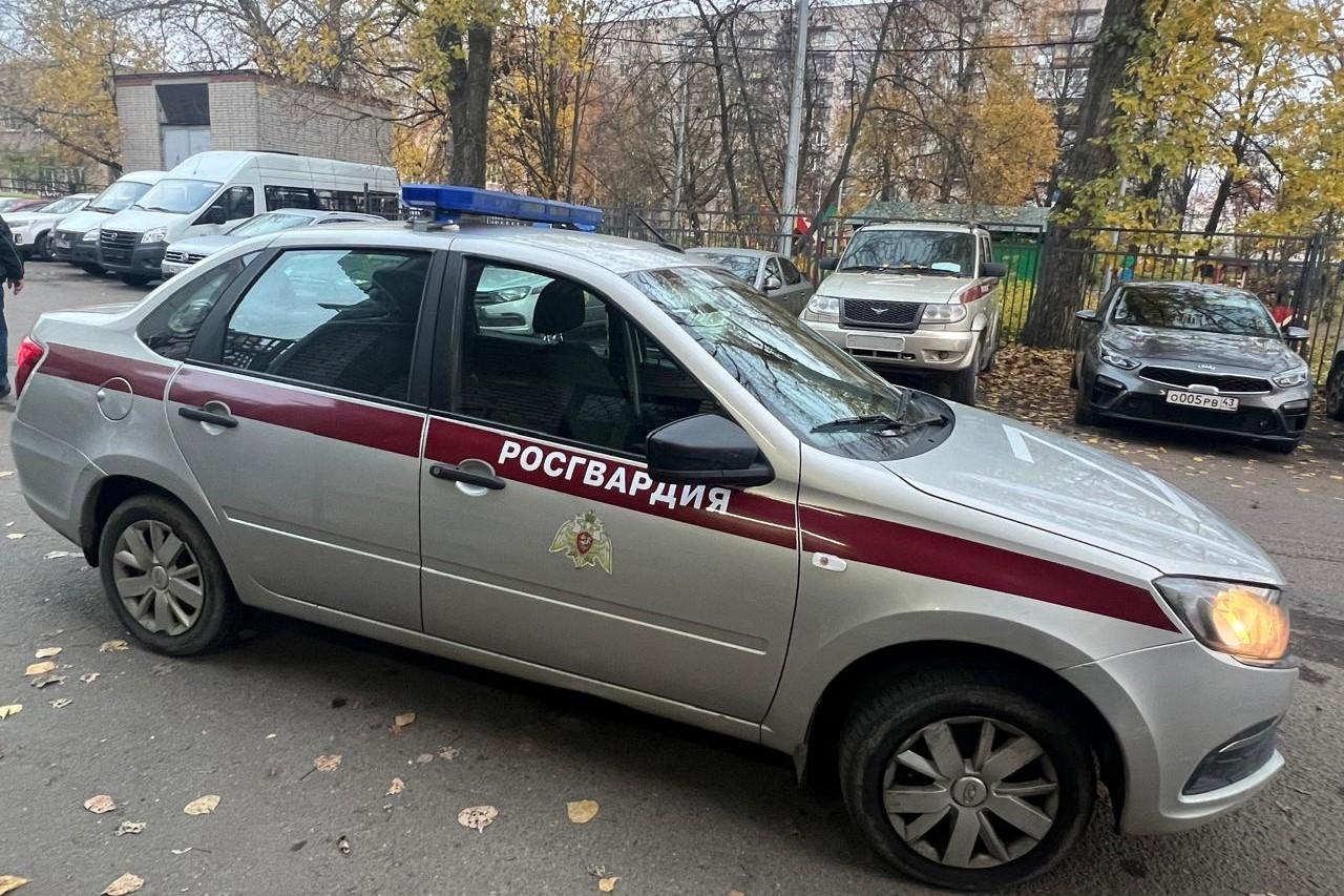 Пьяный мужчина угрожал девушке-администратору убийством в баре на проспекте Науки