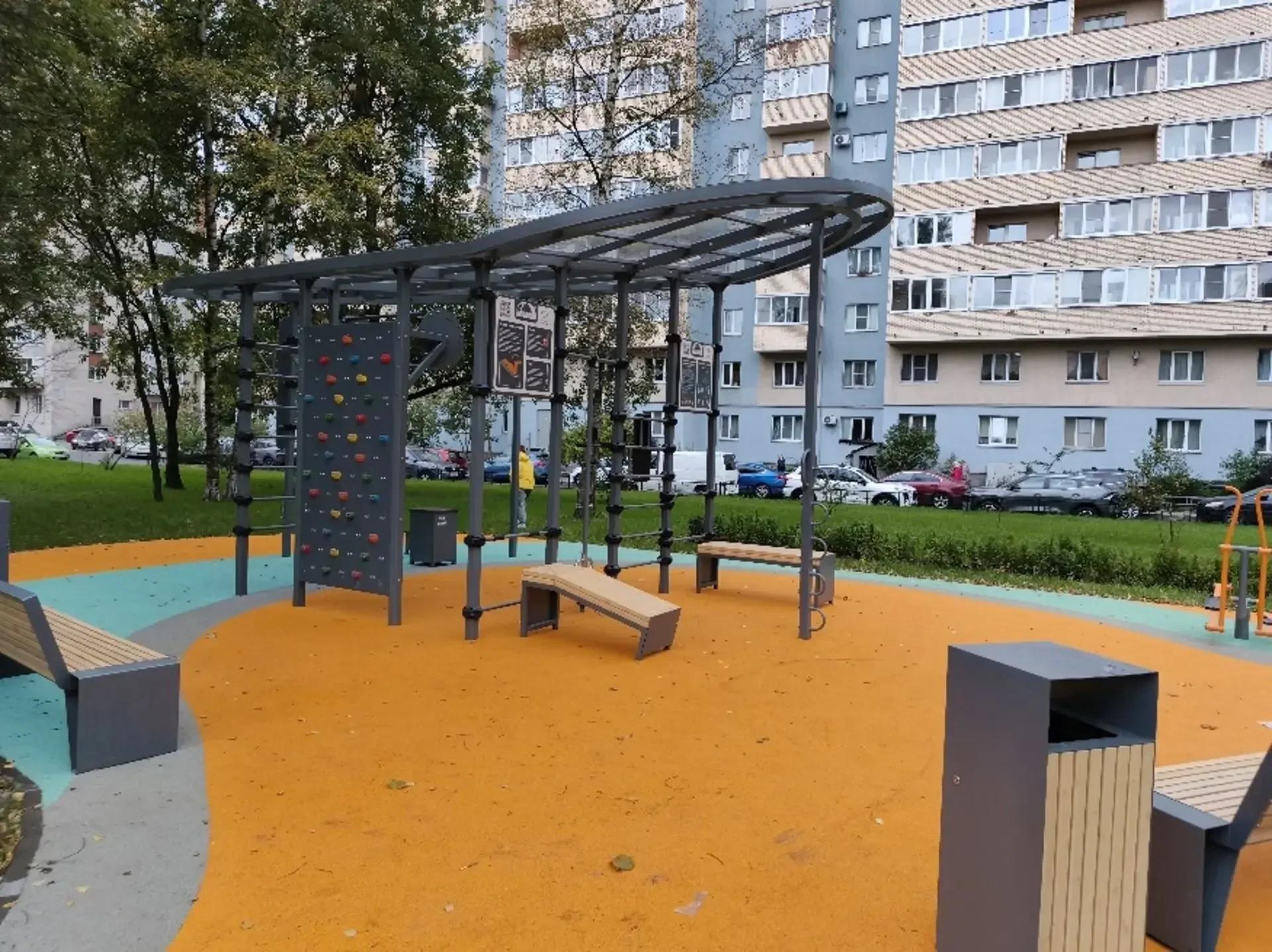 Сезон благоустройства дворов в Петербурге подходит к концу